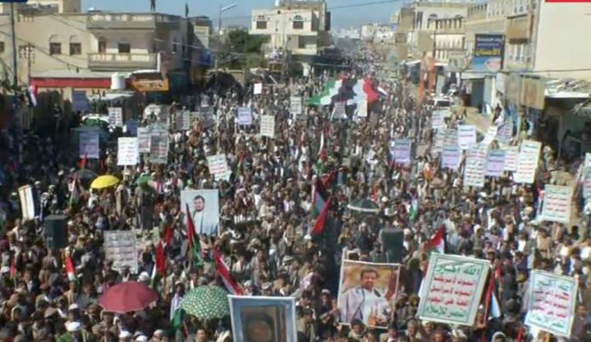 نصرة لفلسطين ورفضاً للعدوان الامريكي البريطاني... تظاهرات حاشدة في مدينة صعدة اليمنية 