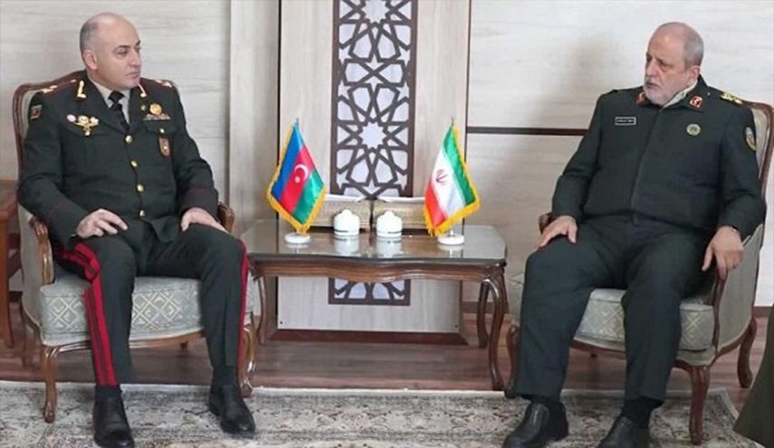  إيران وأذربيجان تبحثان التعاون الأكاديمي في المجال العسكري 