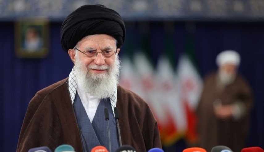 الإمام الخامنئي: العالم ينظر إلينا ليرى ماذا ستفضي إليه الانتخابات في إيران