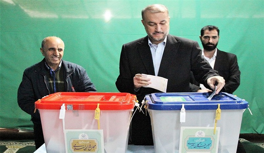  وزير الخارجية الإيراني يدلي بصوته في الانتخابات البرلمانية 