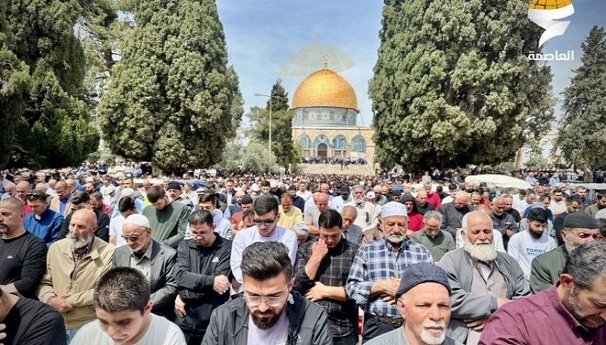 حضور ۱۲۵ هزار فلسطینی در سومین نماز جمعه ماه مبارک رمضان