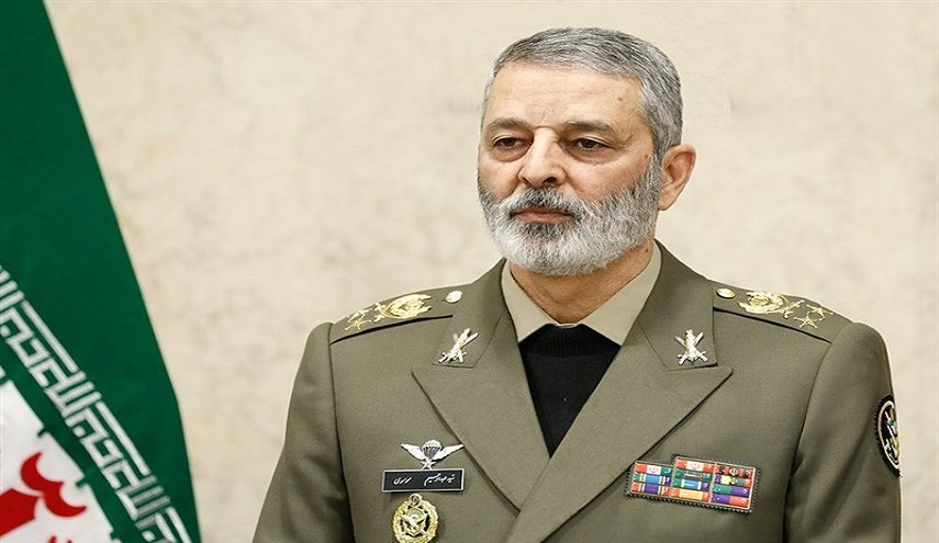  قائد الجيش الإيراني: إطلاق النار على عدد من الأجسام الطائرة 