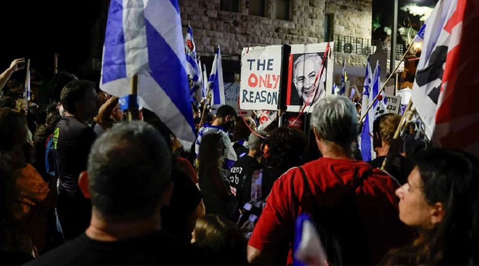 تظاهرات حاشدة في فلسطين المحتلة للمطالبة باستقاله نتنياهو وعودة الاسرى الاسرائيليين