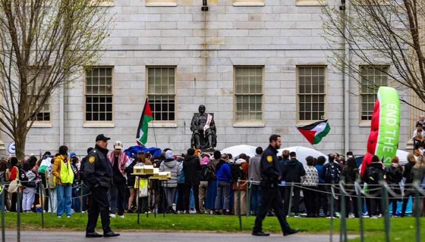 اهتزاز پرچم فلسطین در دانشگاه «هاروارد»/ تهدید دانشجویان به تشکیل کمیته انضباطی