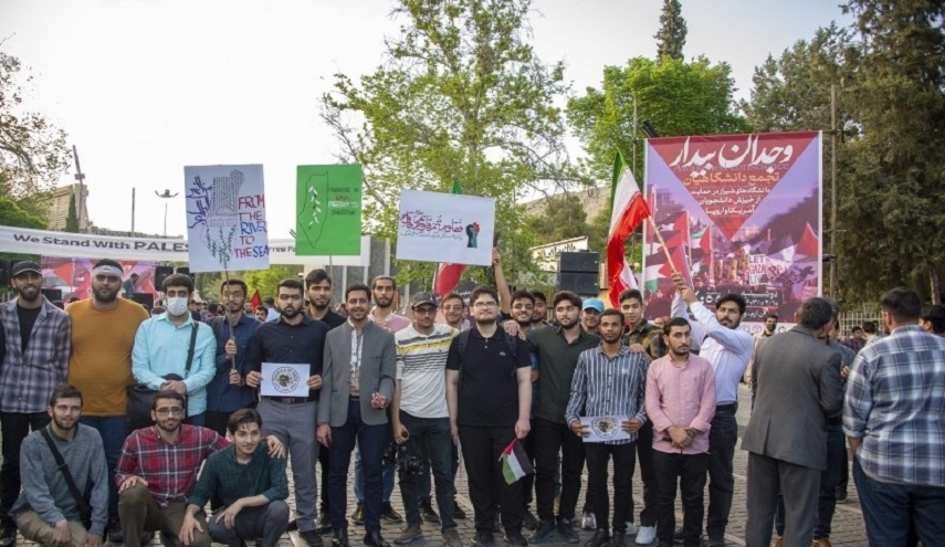  إيران.. تجمع طلابي حاشد في شيراز دعماً للطلاب الأمريكيين 