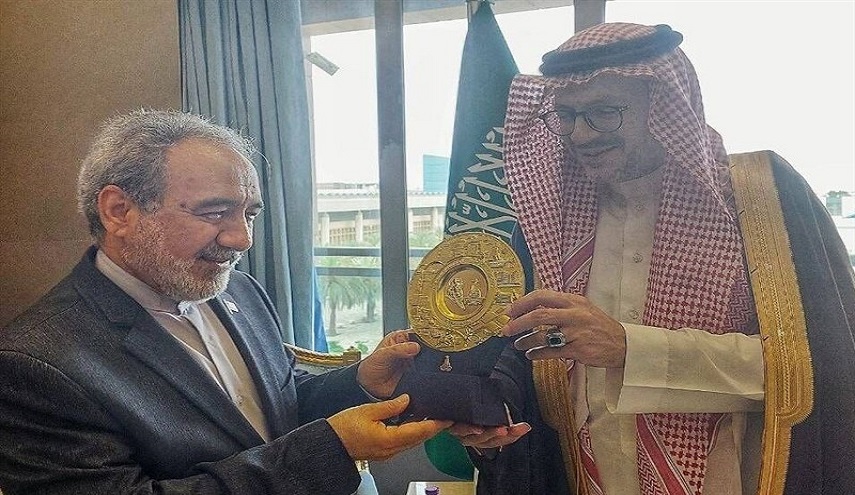  القنصل الإيراني يلتقي رئيس جامعة الملك عبد العزيز 