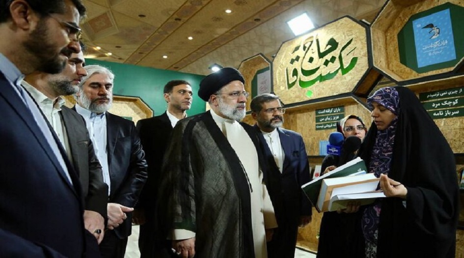 الرئيس الايراني يزور معرض طهران الدولي الـ 35 للكتاب