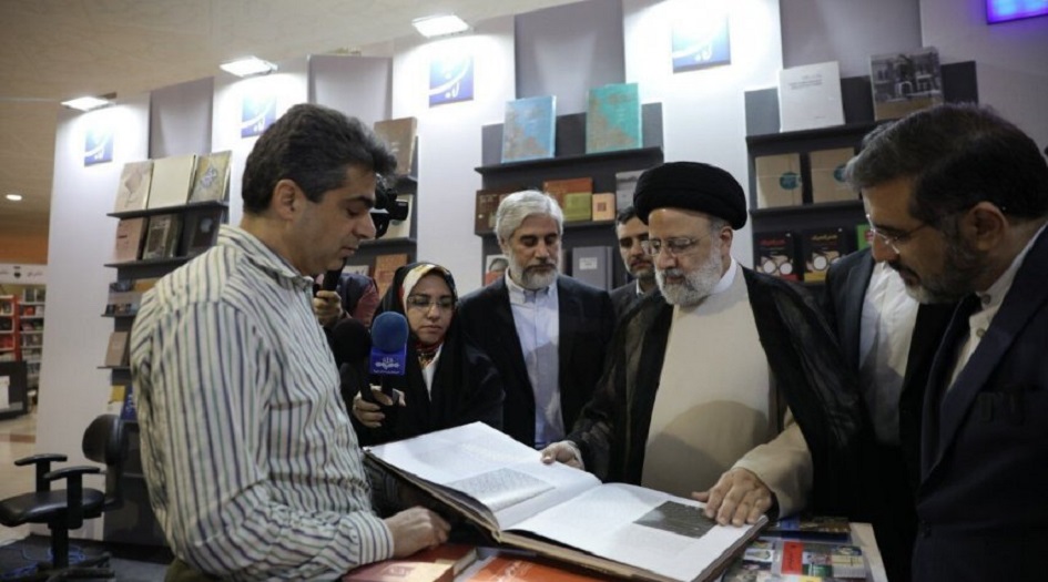 الرئيس الايراني يدعو الكتاب والفنانين  للاهتمام بالقضايا العابرة للحدود الوطنية