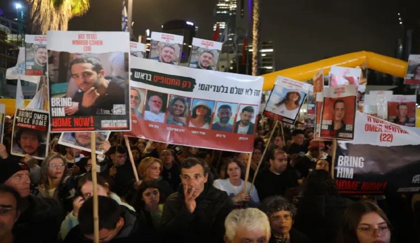  أهالي الأسرى الإسرائيليين: نريد حل حكومة نتنياهو 