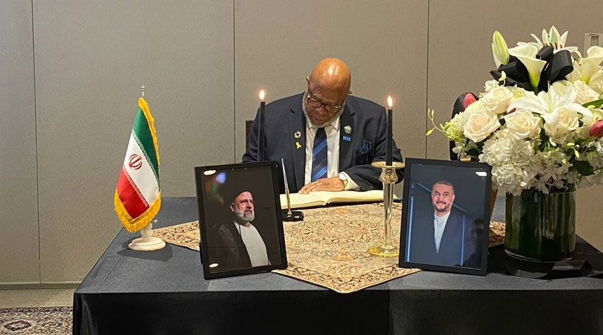  رئيس الجمعية العامة يزور مقر البعثة الايرانية للتعزية باستشهاد رئيسي وعبد اللهيان 