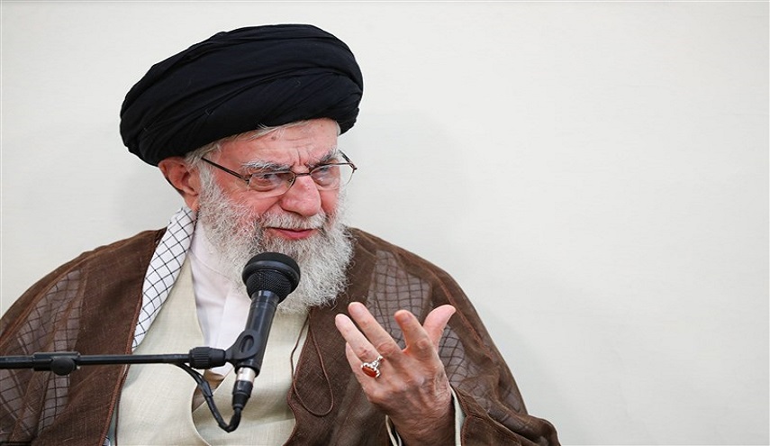 الامام الخامنئي: تضخيم القدرات أساس الحرب النفسيّة للأعداء ضدّ الشعوب 
