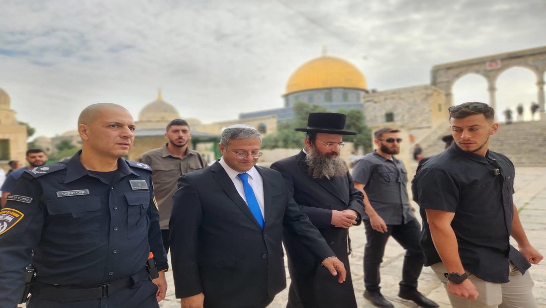  المتطرف بن غفير يقتحم المسجد الأقصى ويطرد المصلين منه
