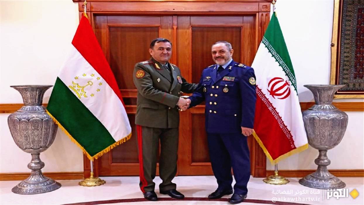  وزيرا دفاع إيران وطاجيكستان يؤكدان على تعزيز التعاون الثنائي 