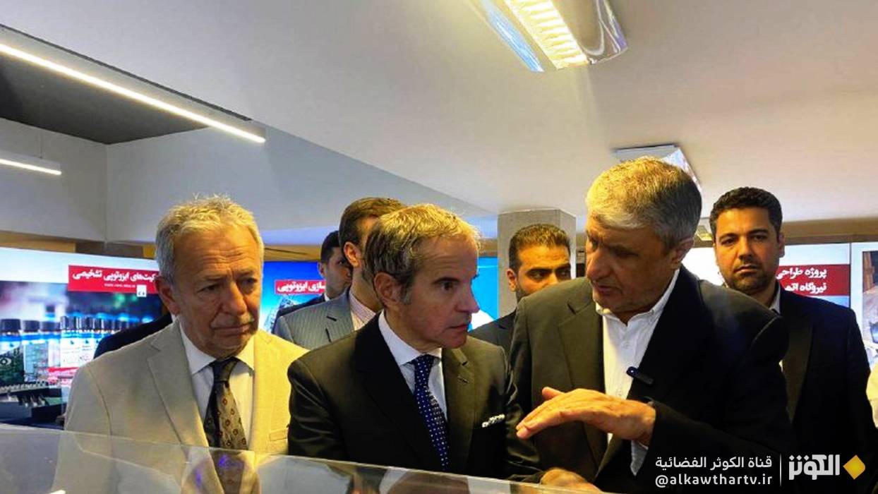 غروسي يزور معرض "إنجازات الصناعة النووية"  في ايران