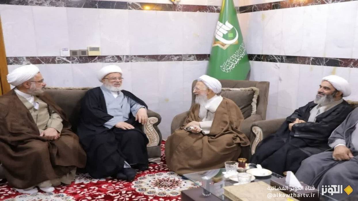 الشيخ عبد المهدي الكربلائي يزور آية الله الشيخ عبد الله الجوادي الآملي في مقر إقامته بكربلاء