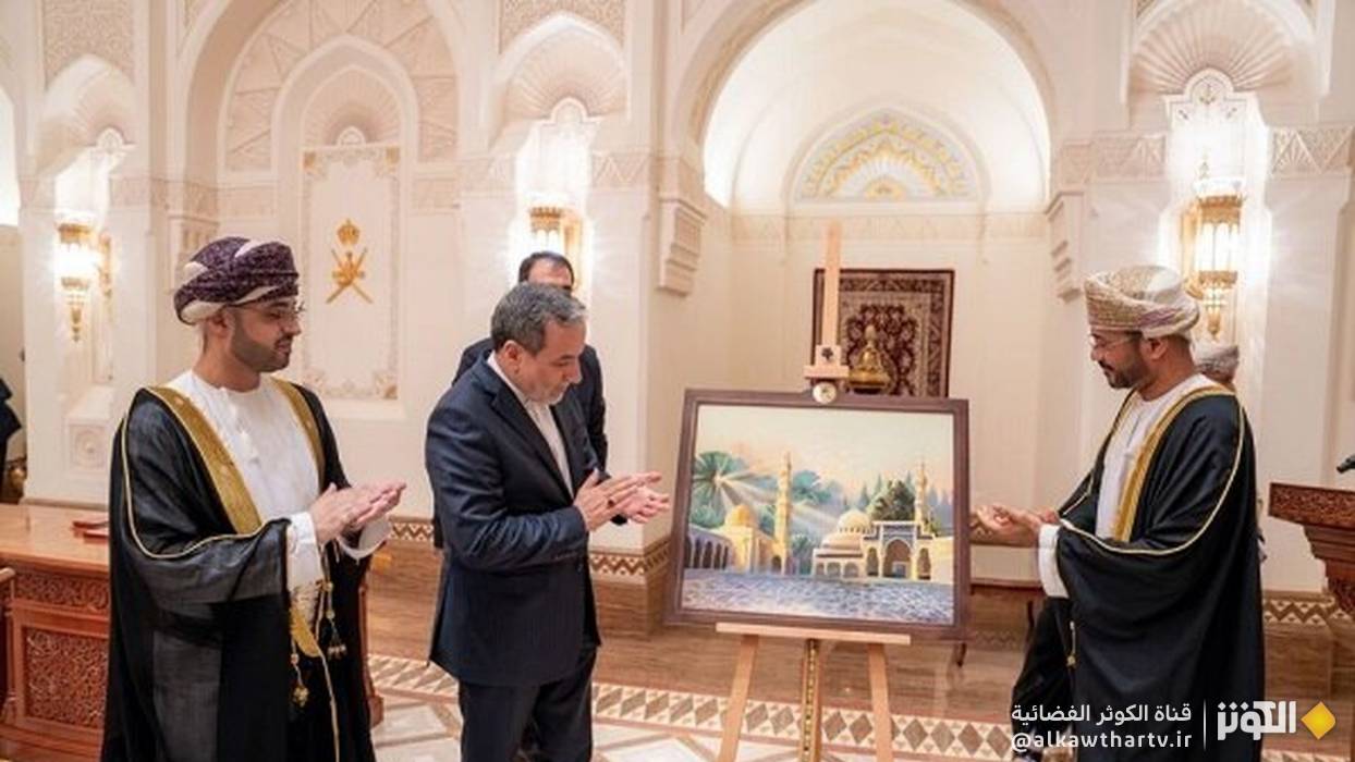  إزاحة الستار عن طابع بريدي يجسد التعاون الثقافي بين إيران وسلطنة عُمان 