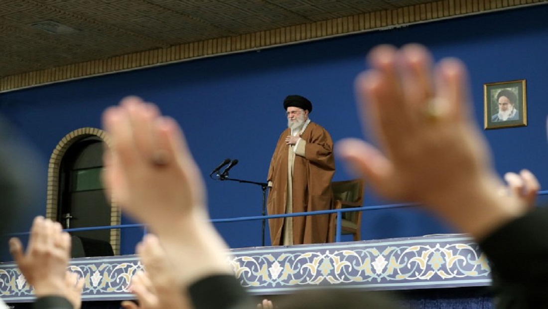قائد الثورة الإسلامية: ثورة الإمام الخميني (رض) أسقطت مكانة أميركا