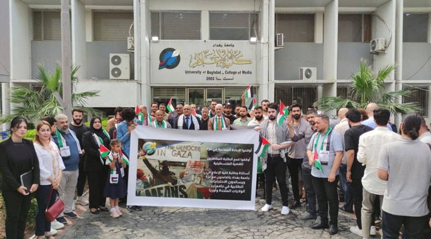  وقفة تضامنية مع غزة في كلية الاعلام بجامعة بغداد 