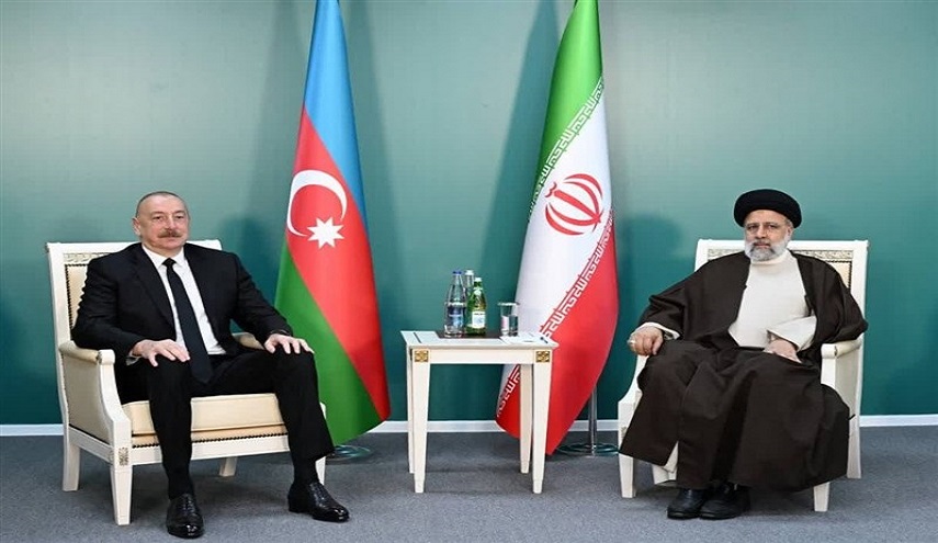  الرئيسان الإيراني والأذري يلتقيان في المنطقة الحدودية بين البلدين 